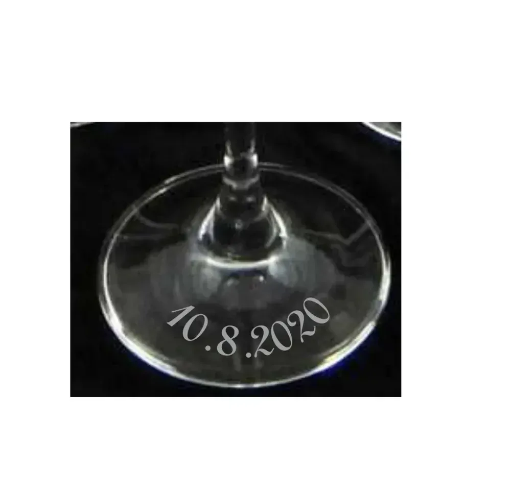 Svatební sklenička na víno Děkuji za dceru s datem svatby na dýnku, 1 ks